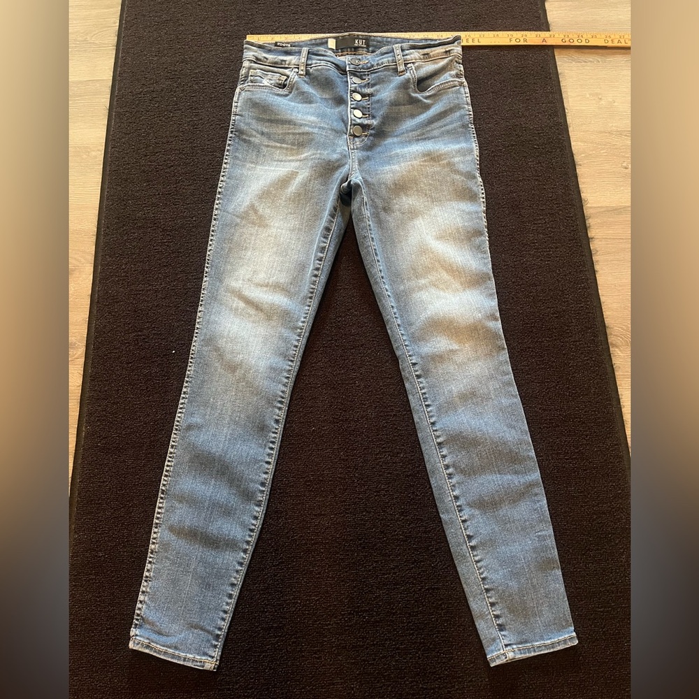 Kut from the Kloth Skinny Jeans Button fly 8
